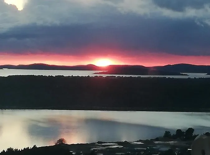 아파트 Sunset 시베니크